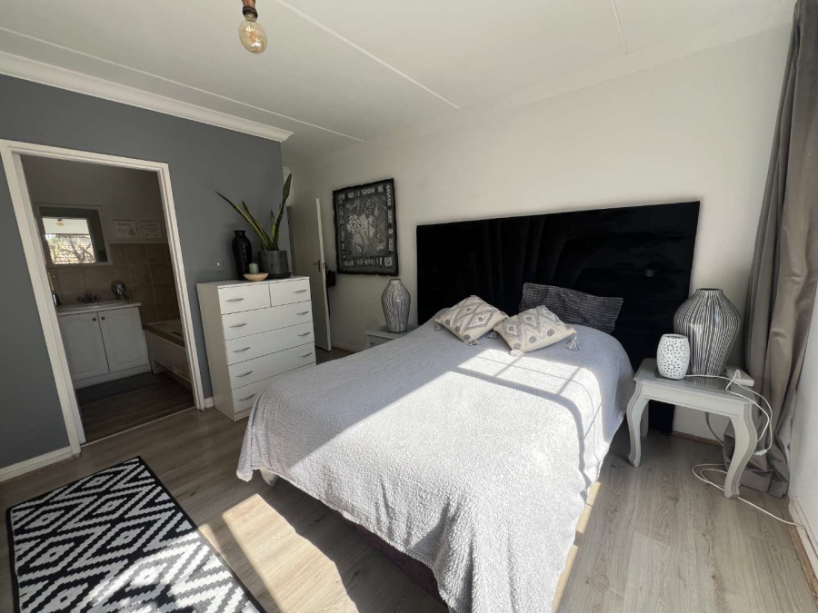 2 Bedroom Property for Sale in Lonehill Gauteng