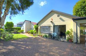 3 Bedroom Property for Sale in Brackendowns Gauteng