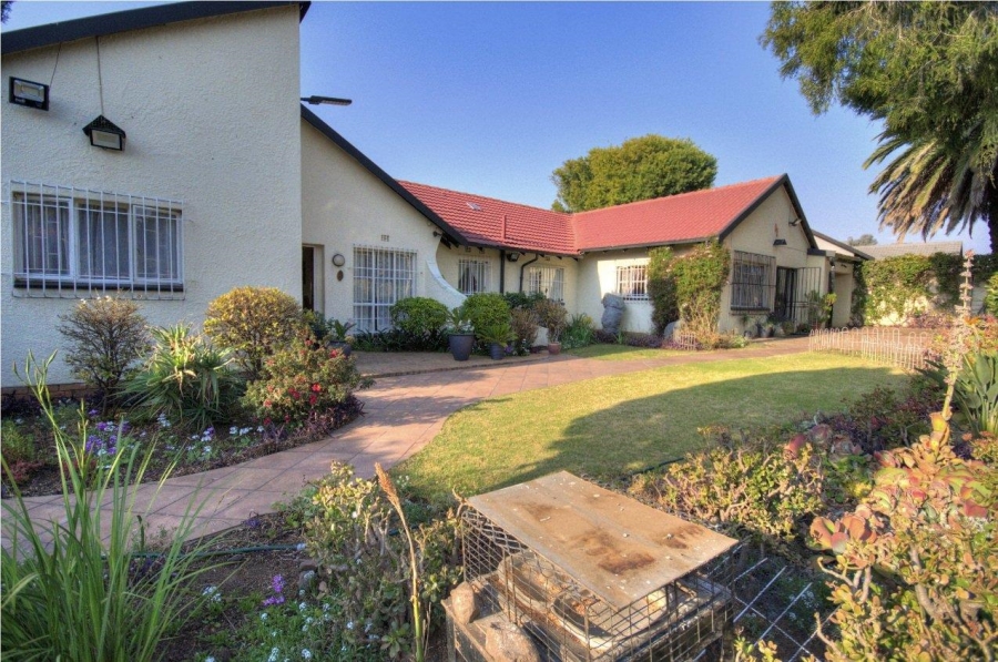 3 Bedroom Property for Sale in Brackendowns Gauteng