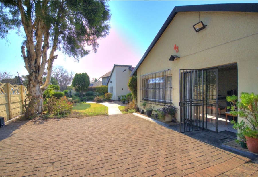 3 Bedroom Property for Sale in Brackendowns Gauteng