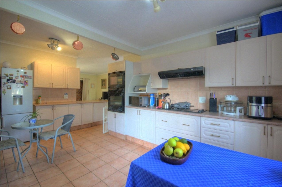 3 Bedroom Property for Sale in Brackendowns Gauteng