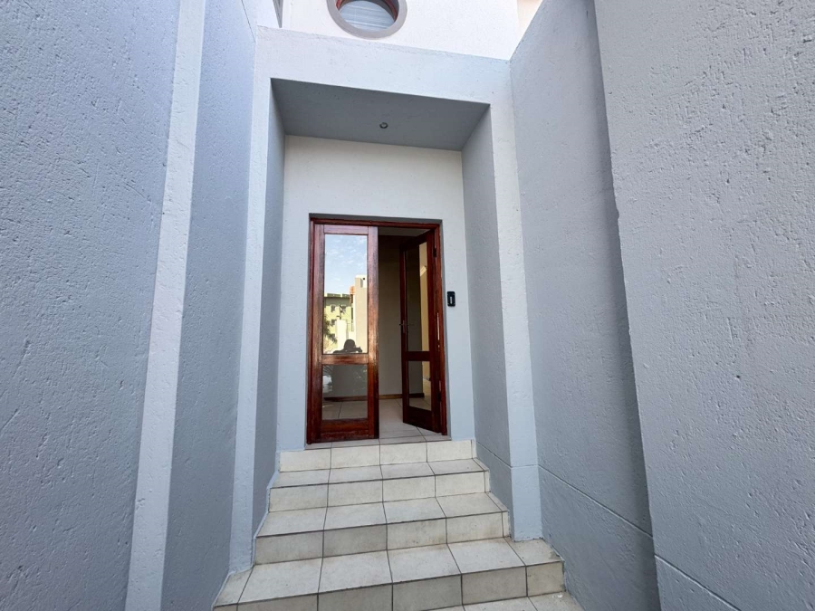 To Let 3 Bedroom Property for Rent in Broadacres Gauteng