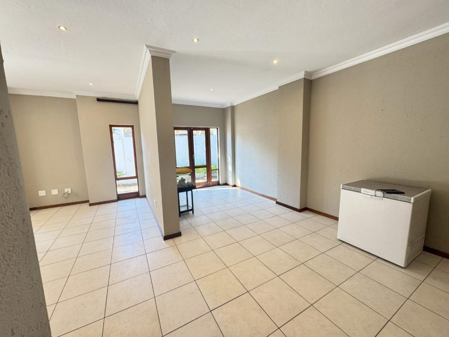 To Let 3 Bedroom Property for Rent in Broadacres Gauteng