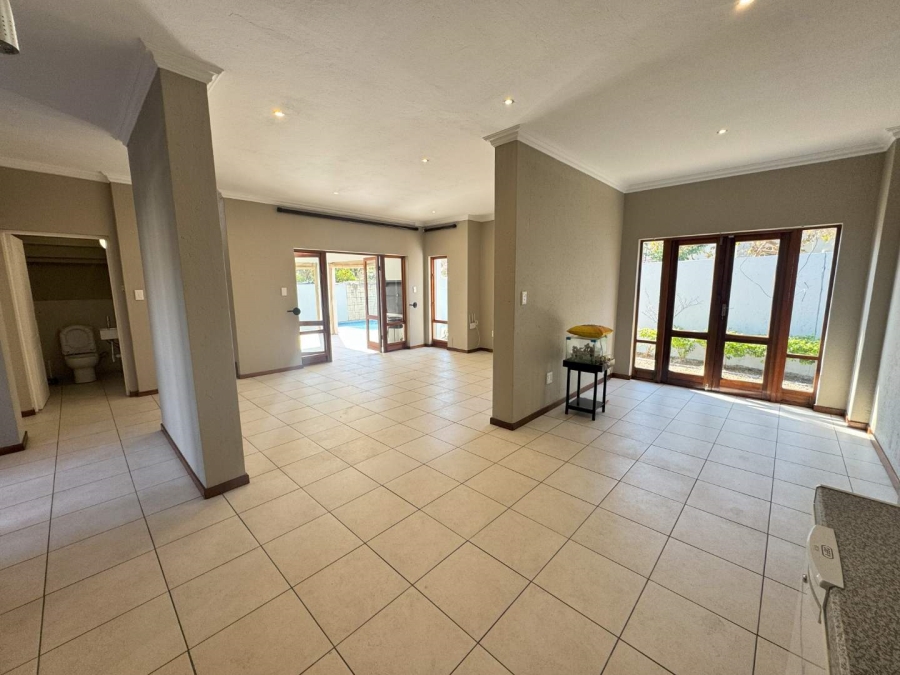 To Let 3 Bedroom Property for Rent in Broadacres Gauteng