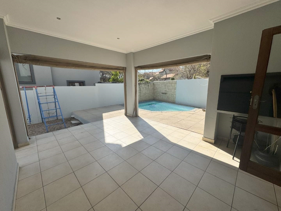To Let 3 Bedroom Property for Rent in Broadacres Gauteng