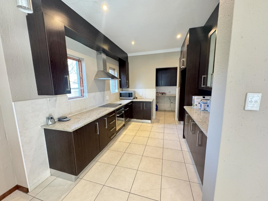 To Let 3 Bedroom Property for Rent in Broadacres Gauteng