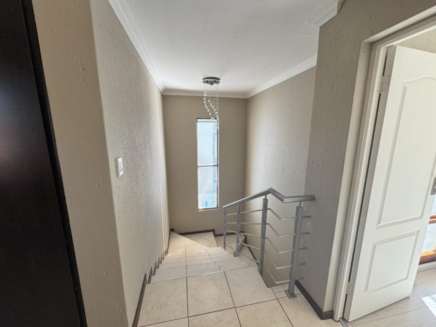 To Let 3 Bedroom Property for Rent in Broadacres Gauteng
