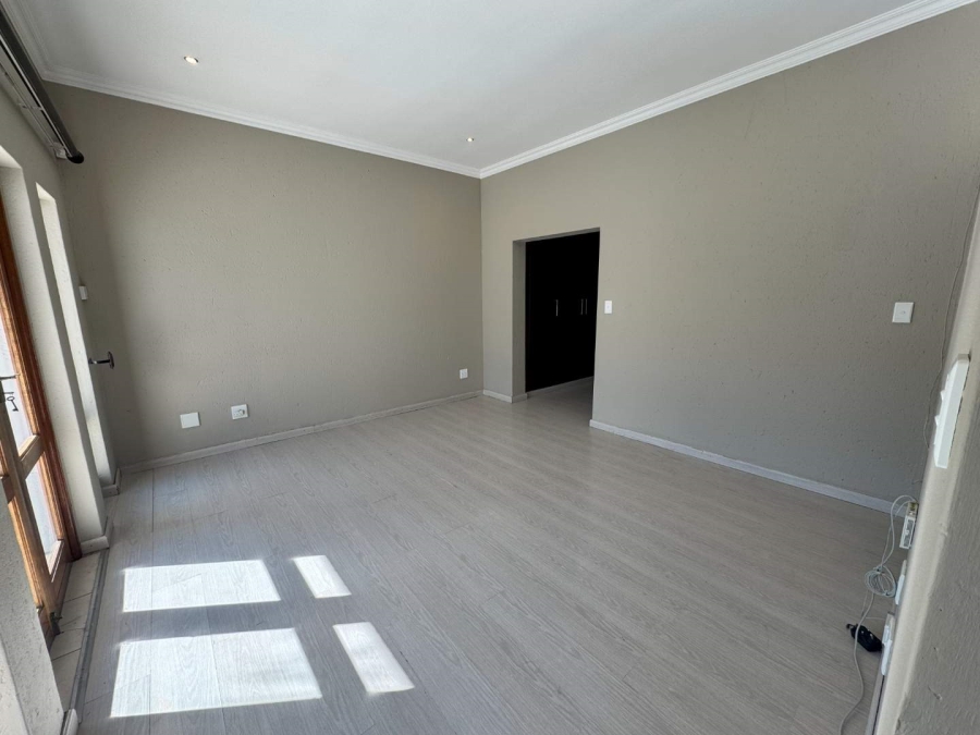 To Let 3 Bedroom Property for Rent in Broadacres Gauteng