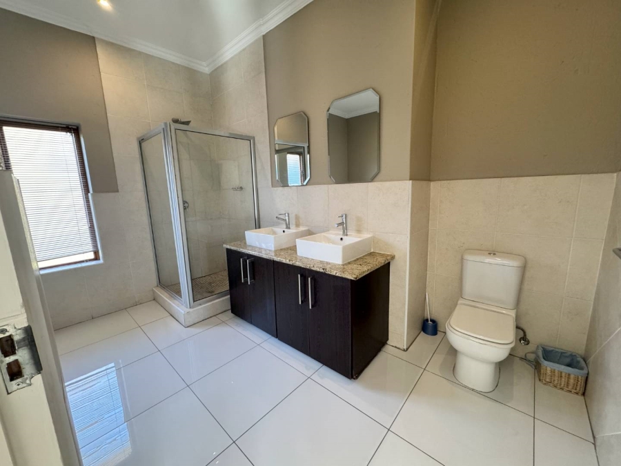 To Let 3 Bedroom Property for Rent in Broadacres Gauteng