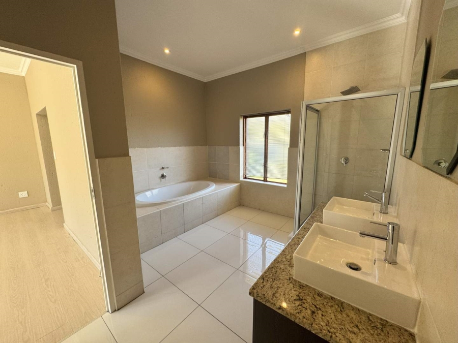 To Let 3 Bedroom Property for Rent in Broadacres Gauteng