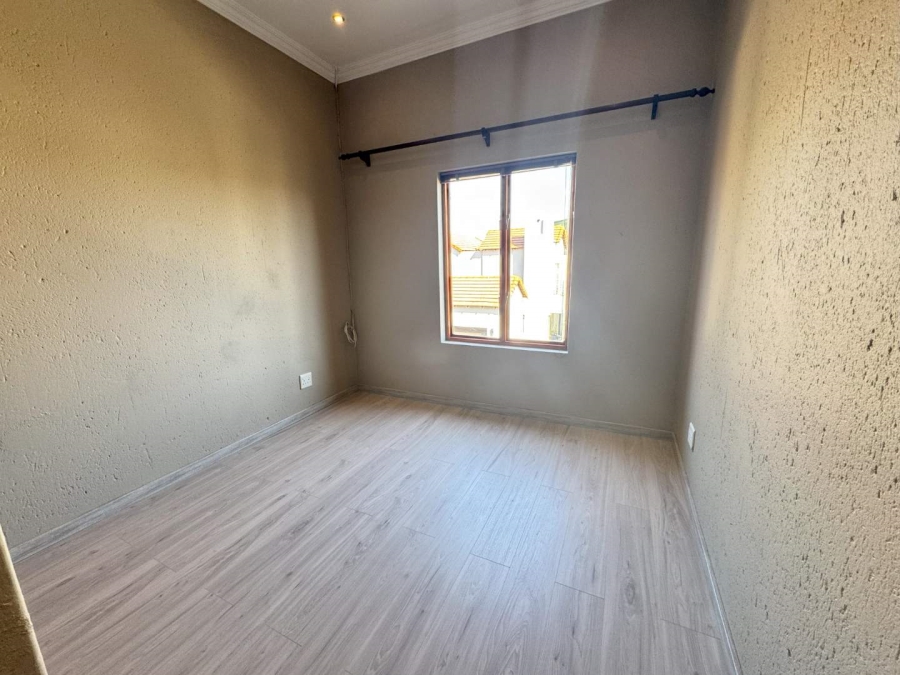 To Let 3 Bedroom Property for Rent in Broadacres Gauteng