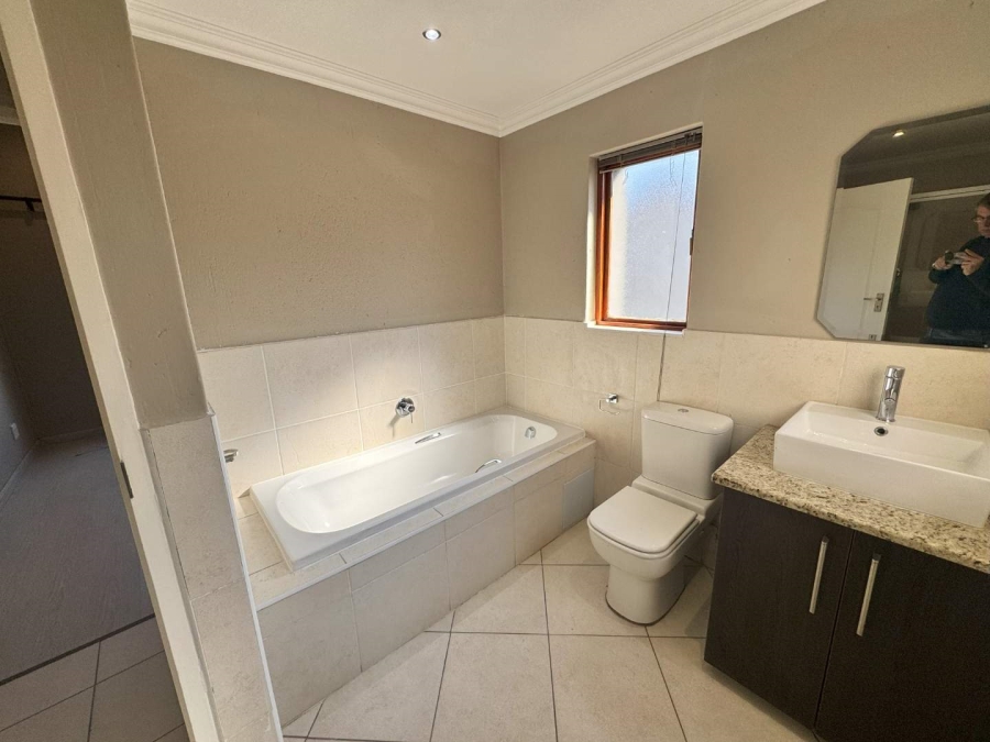 To Let 3 Bedroom Property for Rent in Broadacres Gauteng