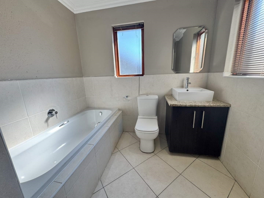 To Let 3 Bedroom Property for Rent in Broadacres Gauteng