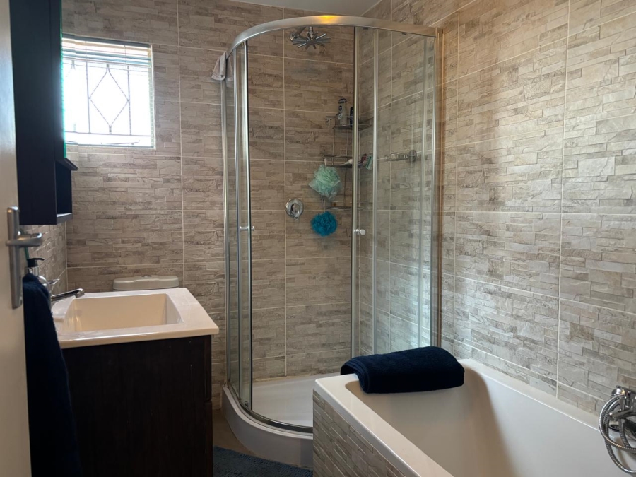 2 Bedroom Property for Sale in Waterval Estate Gauteng