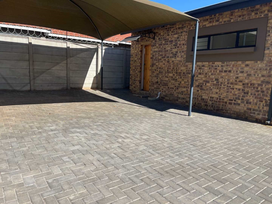 To Let 1 Bedroom Property for Rent in Albertskroon Gauteng