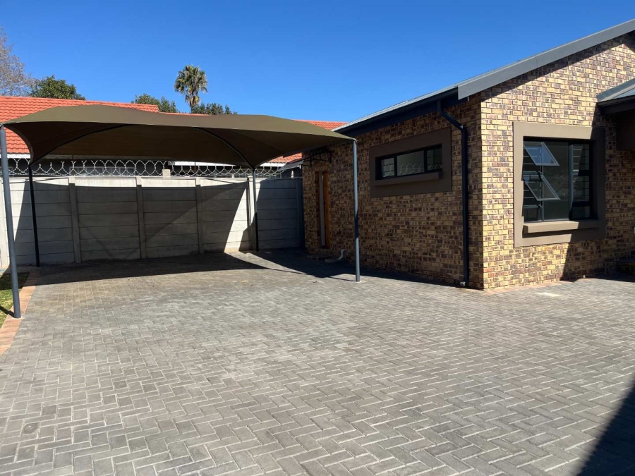 To Let 1 Bedroom Property for Rent in Albertskroon Gauteng