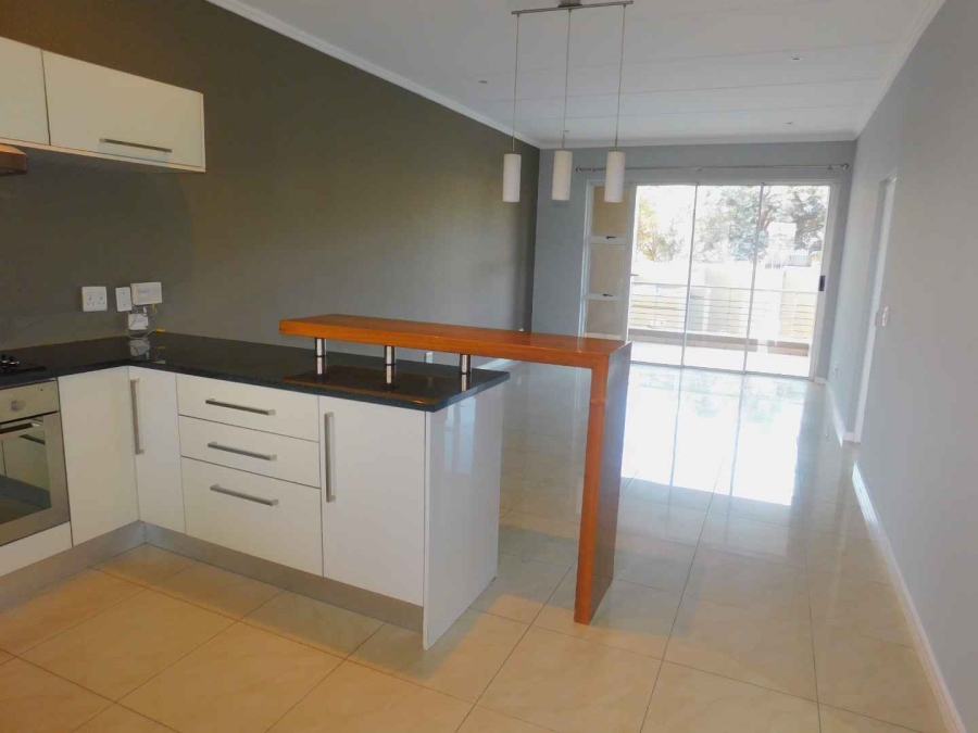 To Let 2 Bedroom Property for Rent in Douglasdale Gauteng