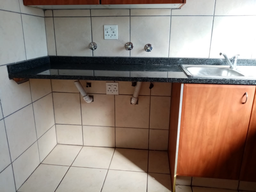 To Let 1 Bedroom Property for Rent in Blairgowrie Gauteng