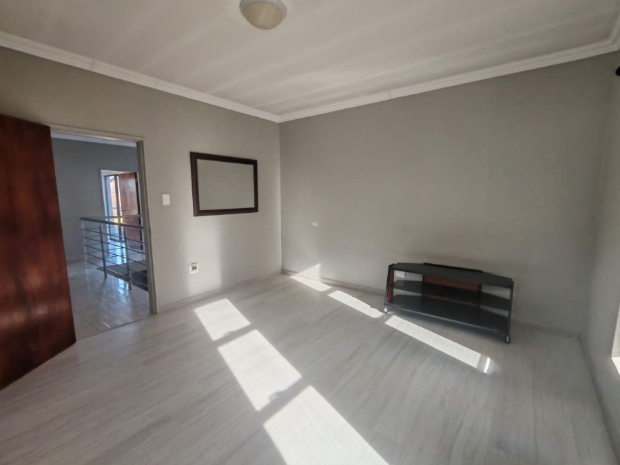To Let 3 Bedroom Property for Rent in Zwartkop Golf Estate Gauteng