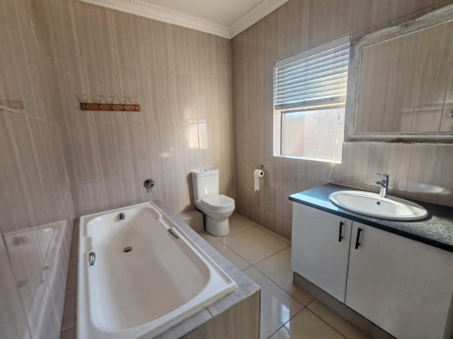 To Let 3 Bedroom Property for Rent in Zwartkop Golf Estate Gauteng