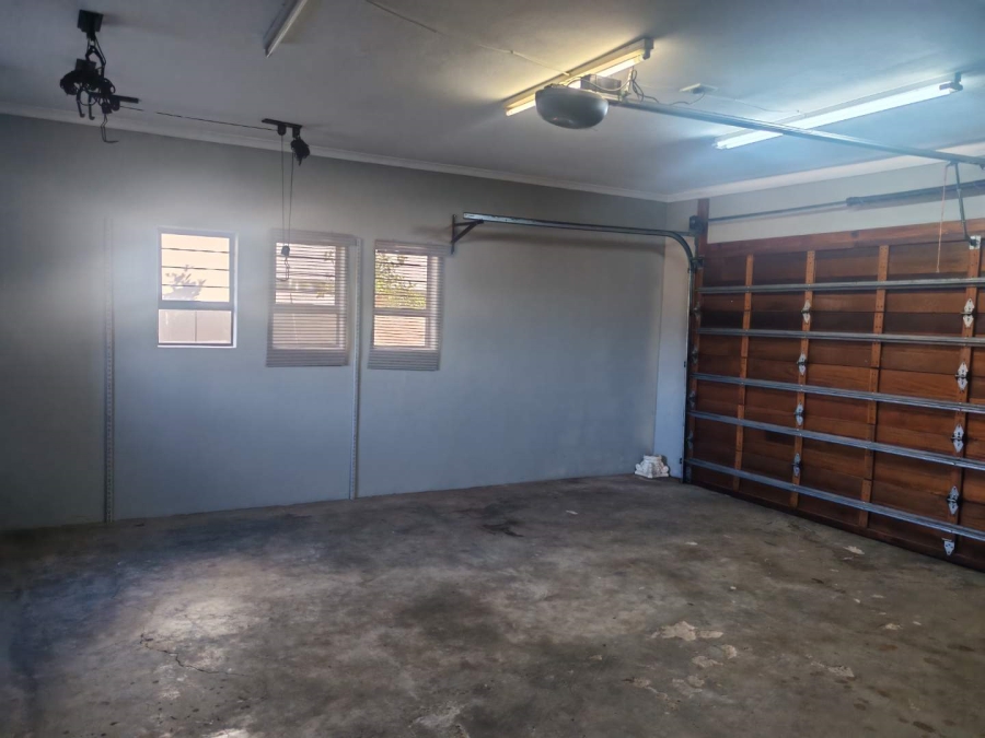 To Let 3 Bedroom Property for Rent in Zwartkop Golf Estate Gauteng