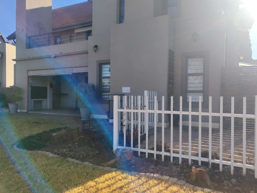 To Let 3 Bedroom Property for Rent in Zwartkop Golf Estate Gauteng