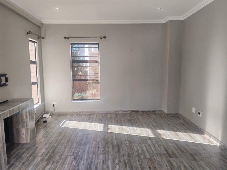 To Let 3 Bedroom Property for Rent in Zwartkop Golf Estate Gauteng