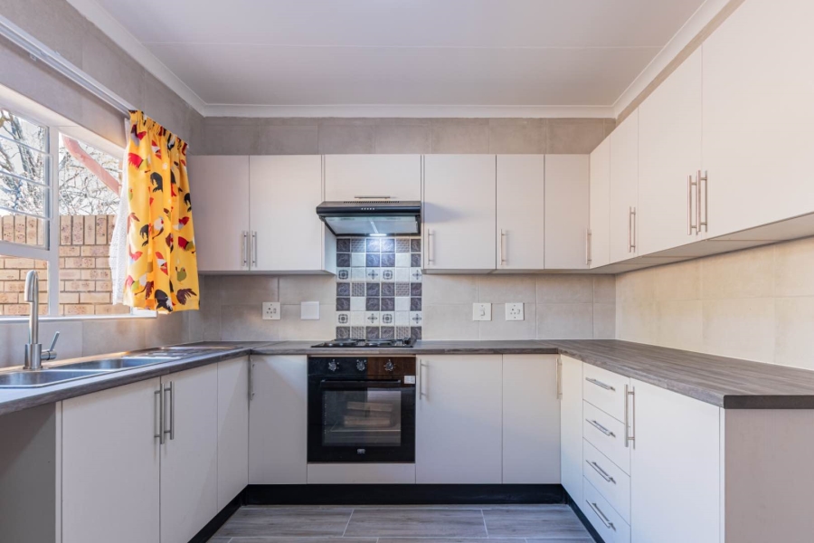 1 Bedroom Property for Sale in Wilro Park Gauteng
