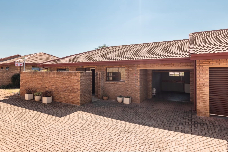 1 Bedroom Property for Sale in Wilro Park Gauteng