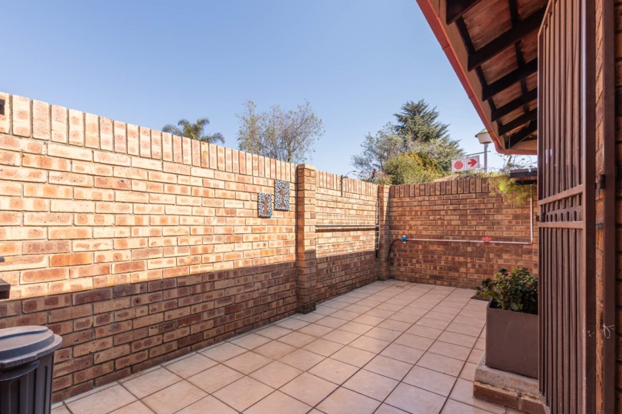 1 Bedroom Property for Sale in Wilro Park Gauteng