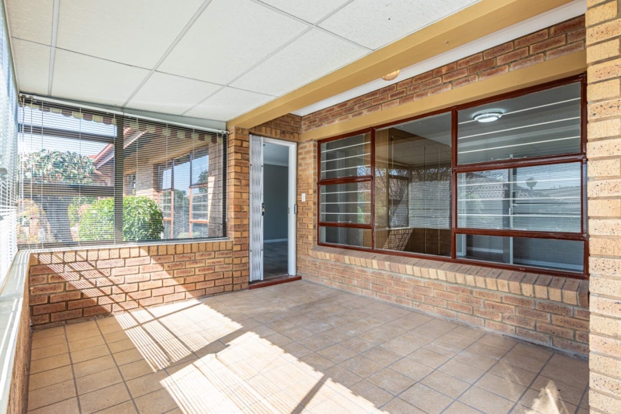 1 Bedroom Property for Sale in Wilro Park Gauteng