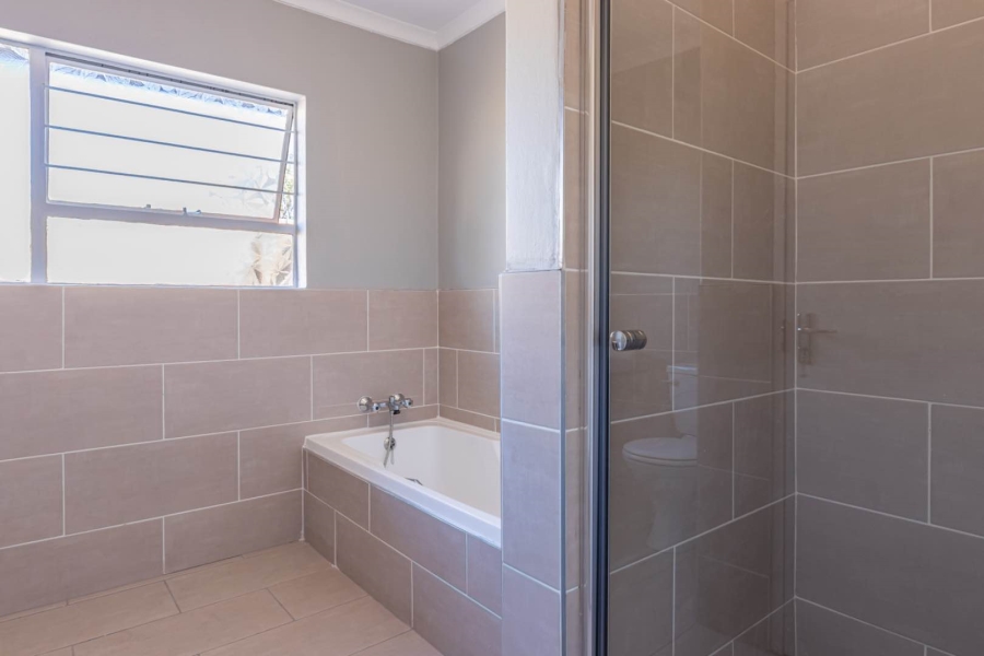 1 Bedroom Property for Sale in Wilro Park Gauteng
