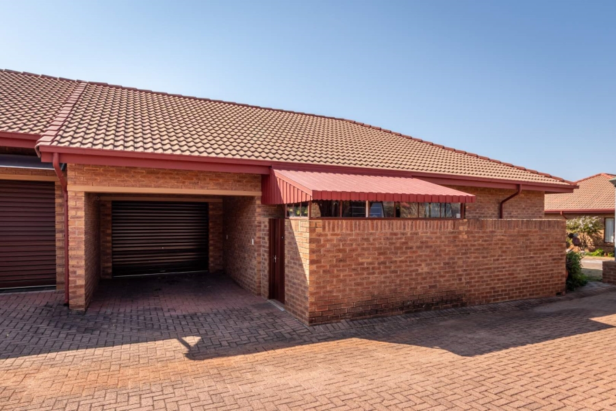 2 Bedroom Property for Sale in Wilro Park Gauteng