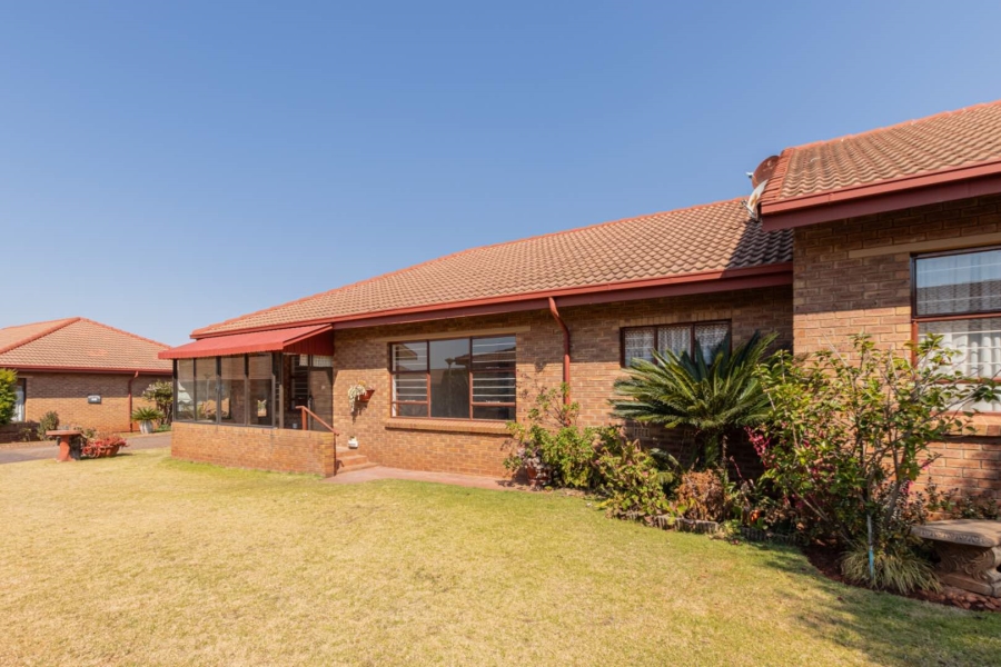 2 Bedroom Property for Sale in Wilro Park Gauteng