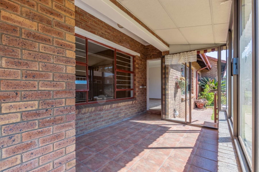 2 Bedroom Property for Sale in Wilro Park Gauteng