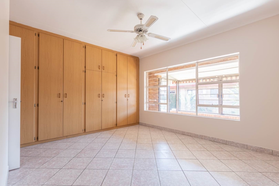 2 Bedroom Property for Sale in Wilro Park Gauteng