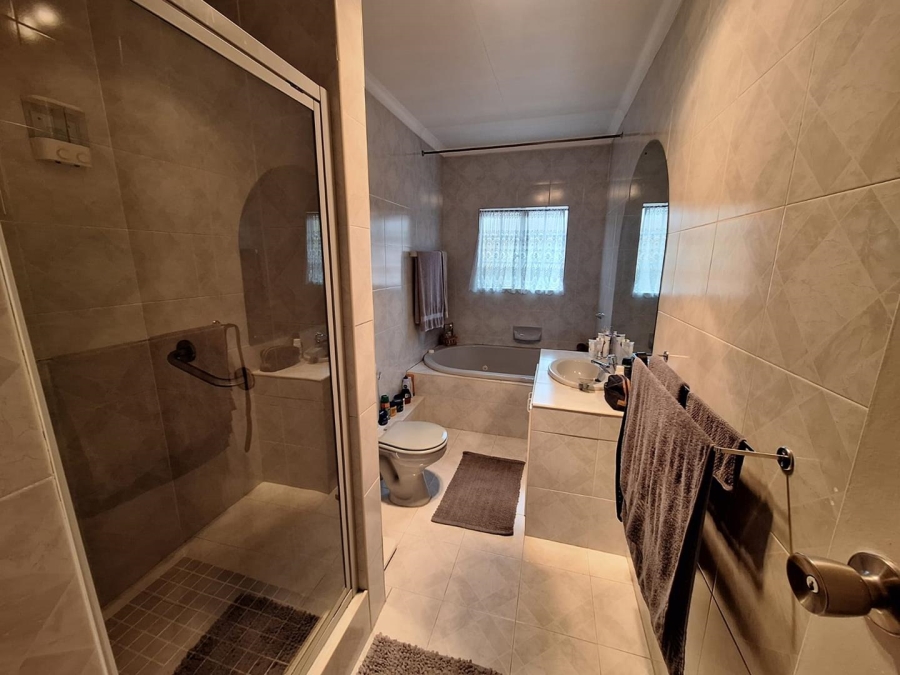 3 Bedroom Property for Sale in New Redruth Gauteng