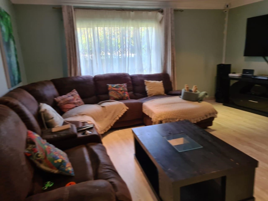 5 Bedroom Property for Sale in Kibler Park Gauteng