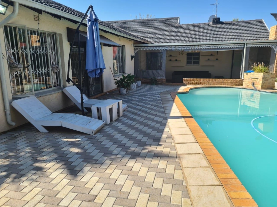 5 Bedroom Property for Sale in Kibler Park Gauteng