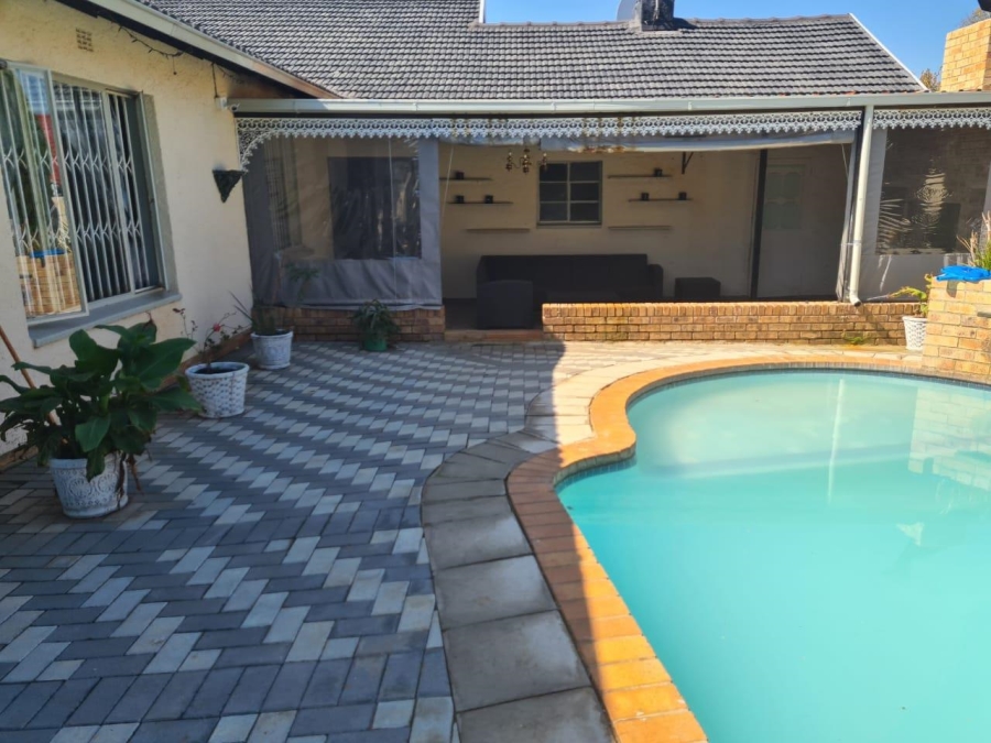 5 Bedroom Property for Sale in Kibler Park Gauteng