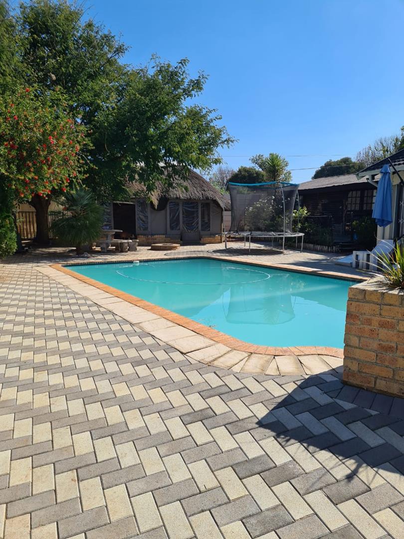 5 Bedroom Property for Sale in Kibler Park Gauteng