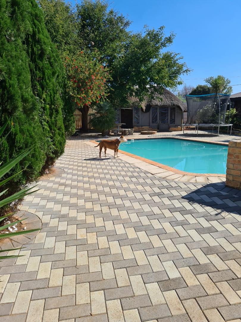 5 Bedroom Property for Sale in Kibler Park Gauteng