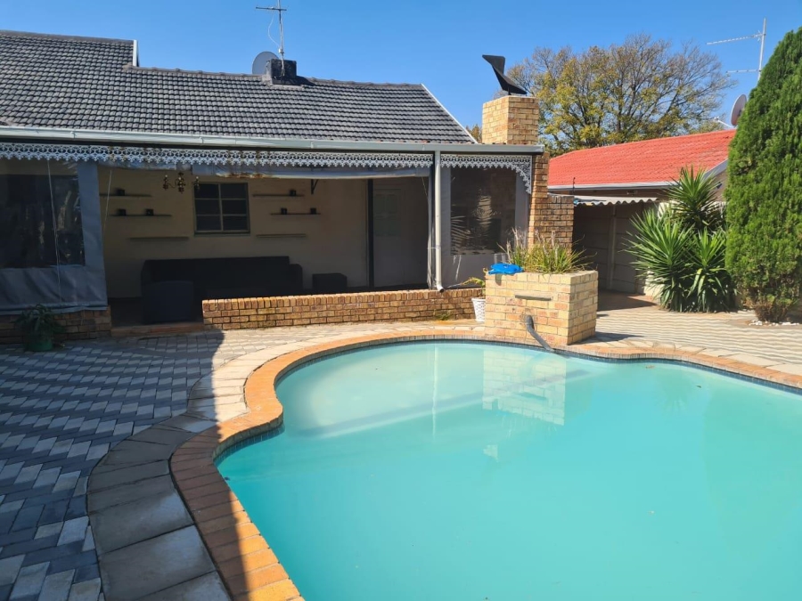 5 Bedroom Property for Sale in Kibler Park Gauteng