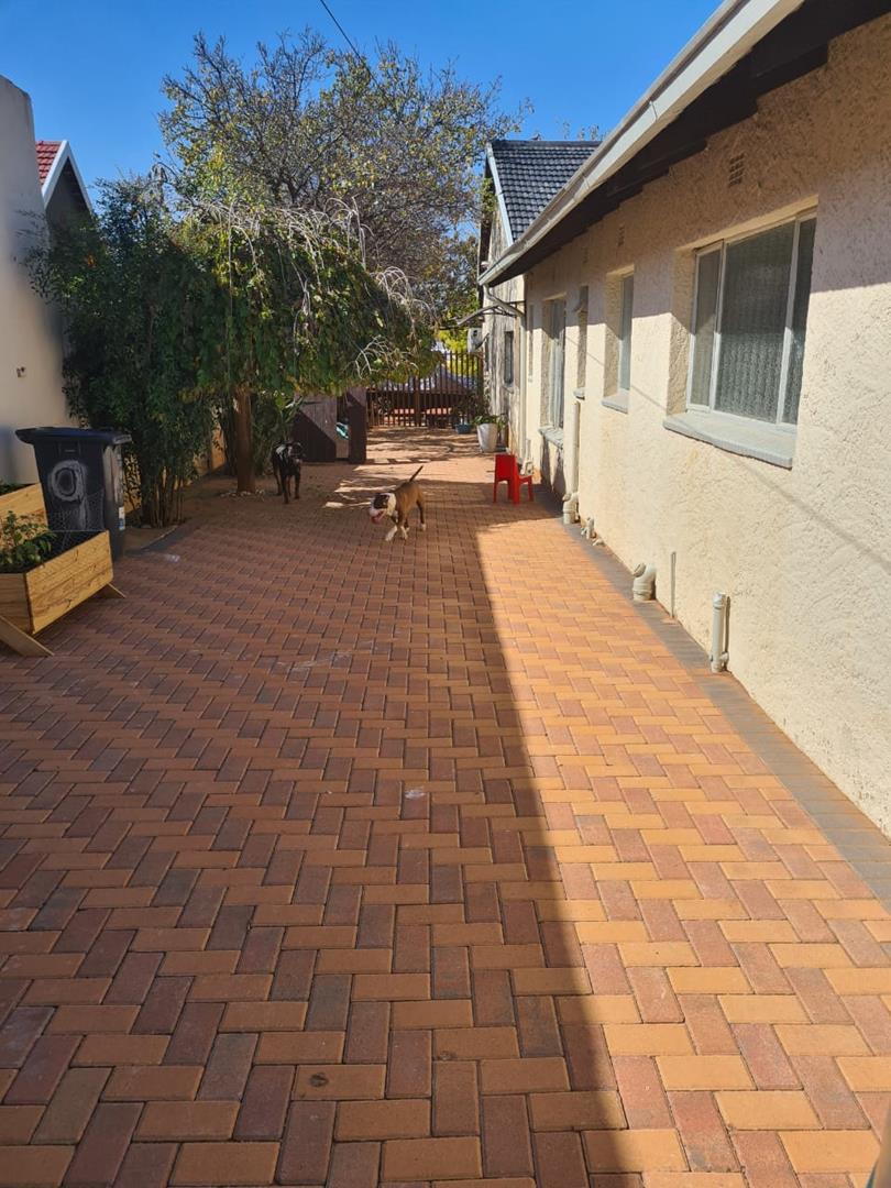 5 Bedroom Property for Sale in Kibler Park Gauteng