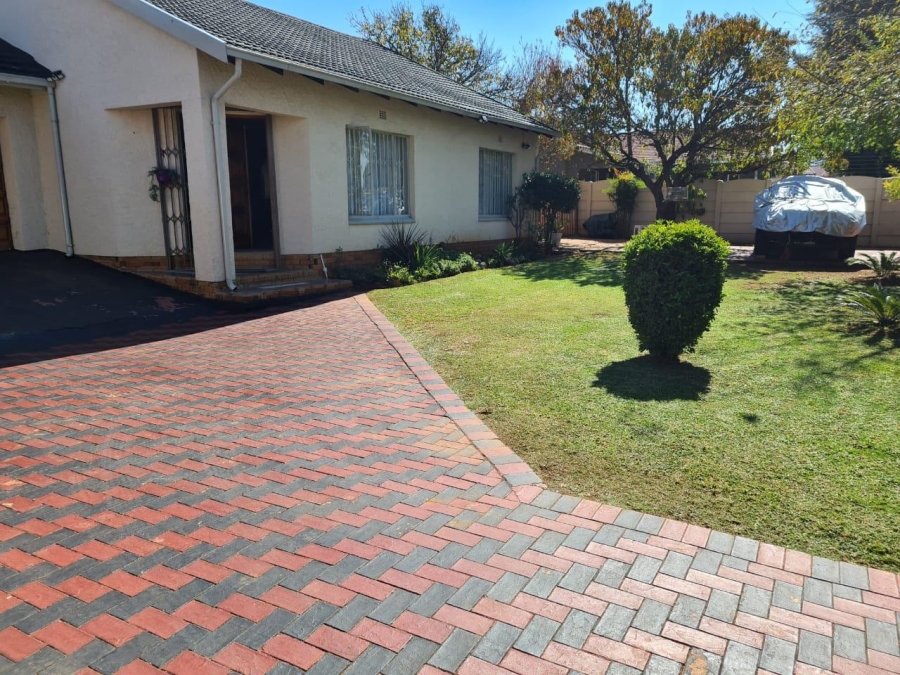 5 Bedroom Property for Sale in Kibler Park Gauteng