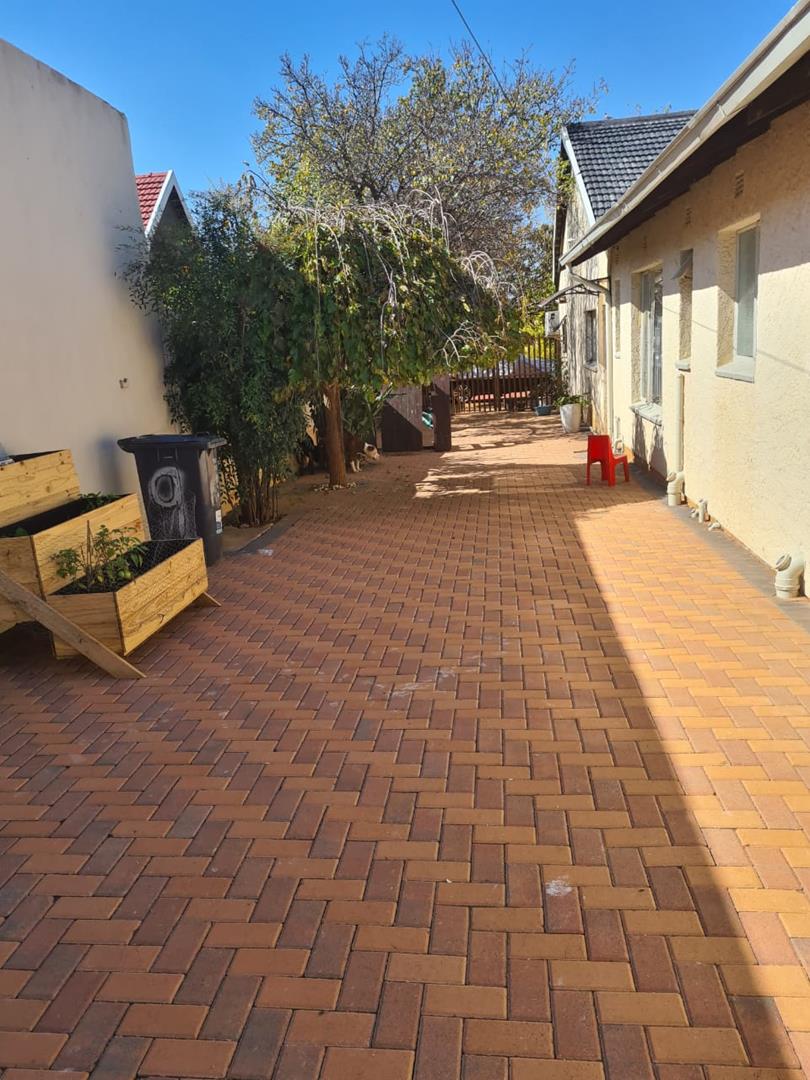 5 Bedroom Property for Sale in Kibler Park Gauteng