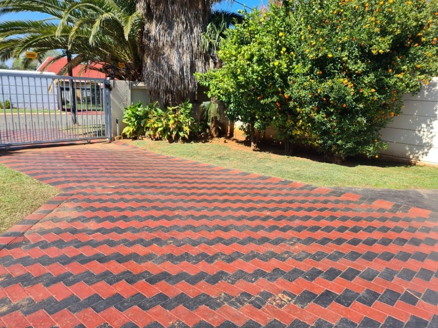 5 Bedroom Property for Sale in Kibler Park Gauteng