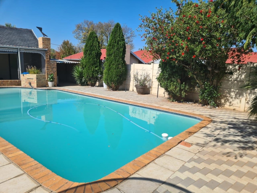 5 Bedroom Property for Sale in Kibler Park Gauteng