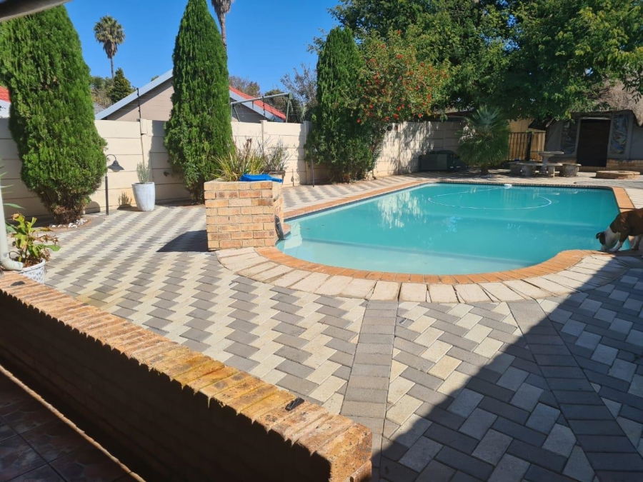 5 Bedroom Property for Sale in Kibler Park Gauteng