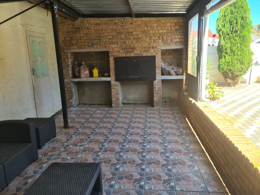 5 Bedroom Property for Sale in Kibler Park Gauteng